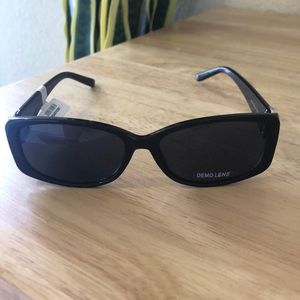 Women black sunglasses
